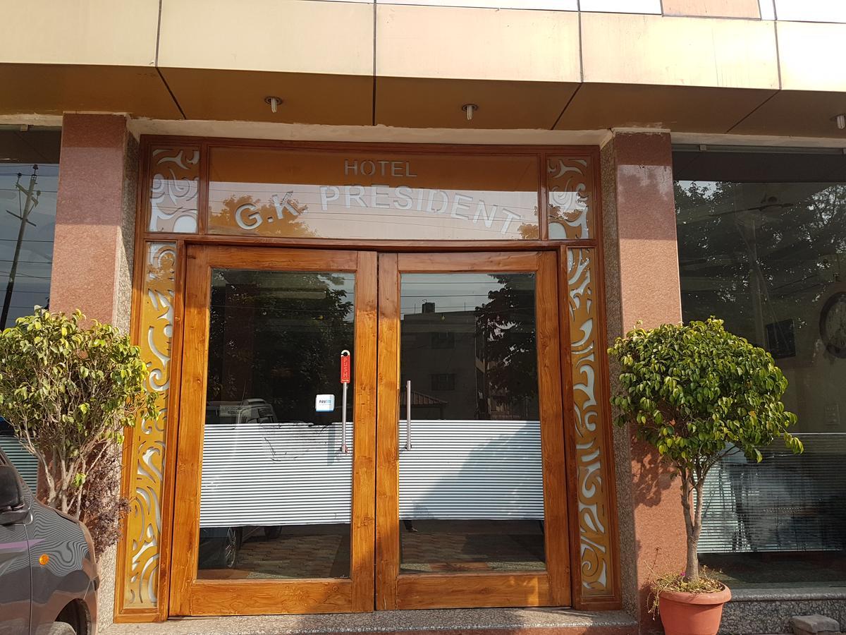 Hotel G.K President Chandīgarh Dış mekan fotoğraf